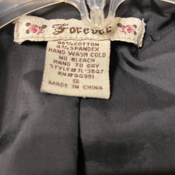 Black blazer women, size Small, top stitched lapel, 3 buttons on front, lined - Picture 7 of 8